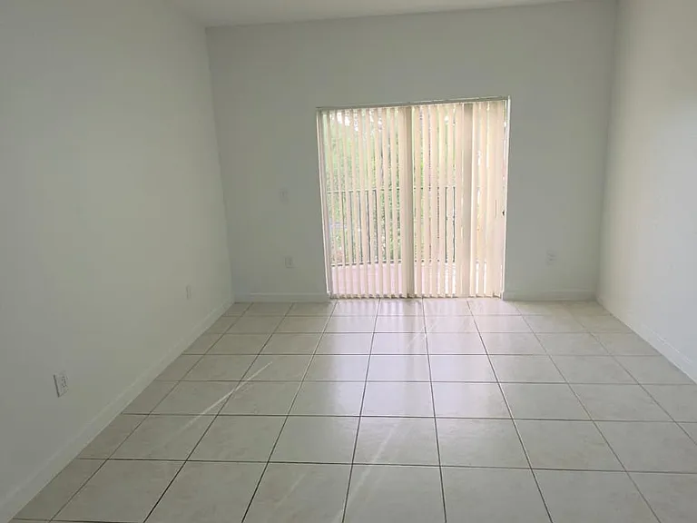 7280 NW 114th Ave #305 — Photo 5