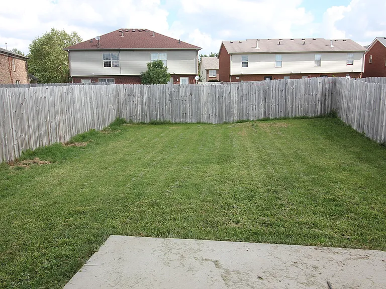 3688 Laredo Dr — Photo 2