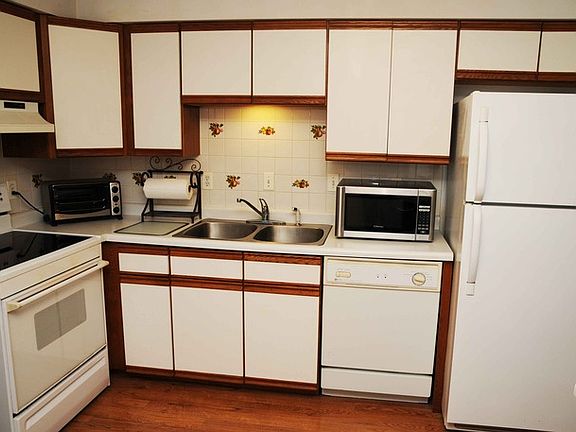 3rd image of 16119 W Creek Dr