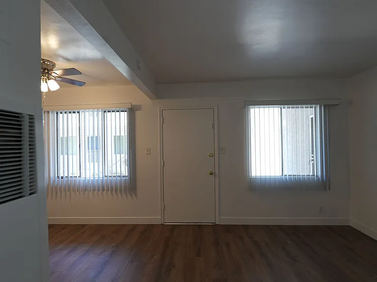 10300-10304 La Reina Ave — Photo 11
