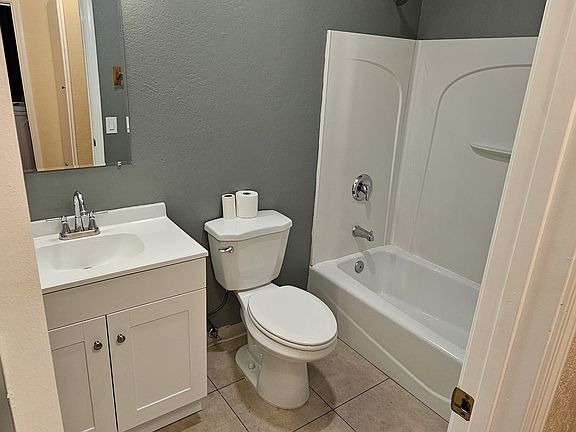 4th image of 10239 Ambassador Ave