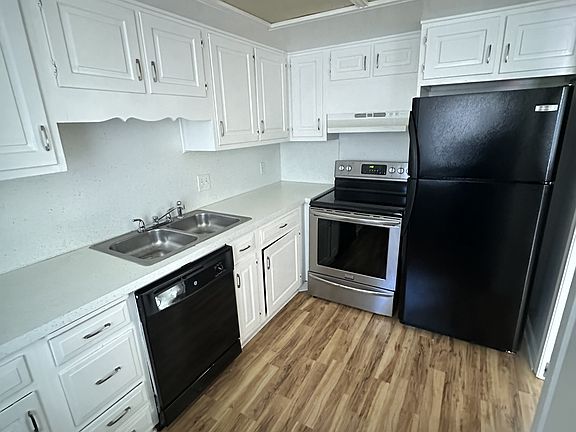 3rd image of 4445 W Sylvania Ave #D1