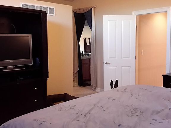 5th image of 16960 Hughes Dr