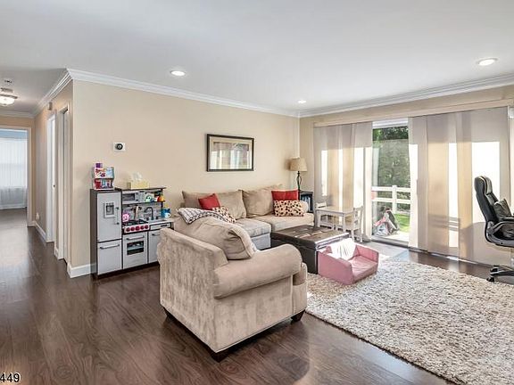 3rd image of 208 Robertson Way #208