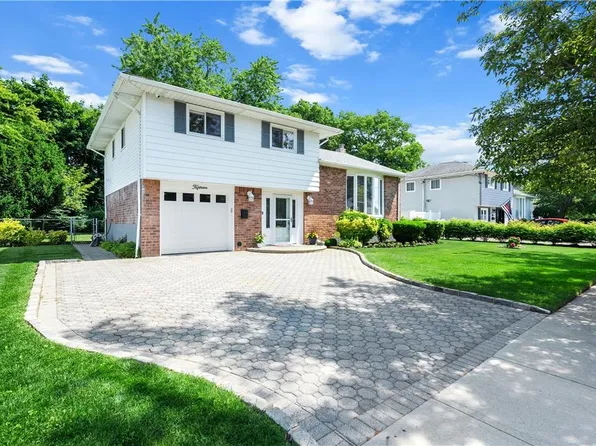 15 Linda Drive, Massapequa, NY 11762
