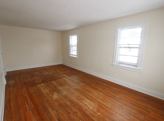 5th image of 710 Amsterdam St