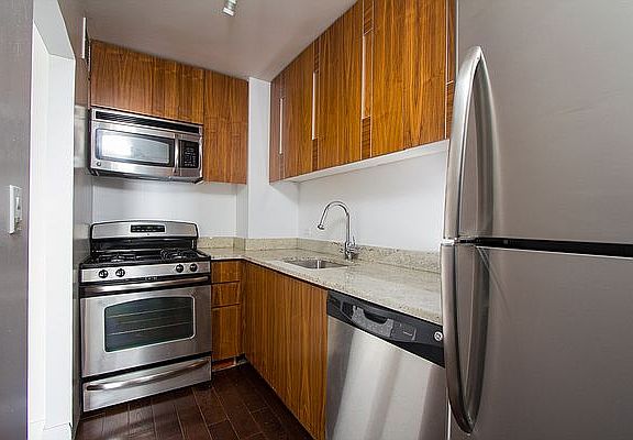 5th image of 200 E 82nd St APT 2A
