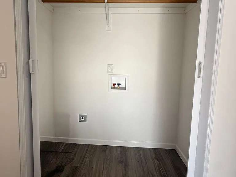 623 N Baker Ave — Photo 11