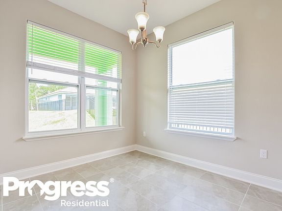 4th image of 23 Eleven Oaks Cir