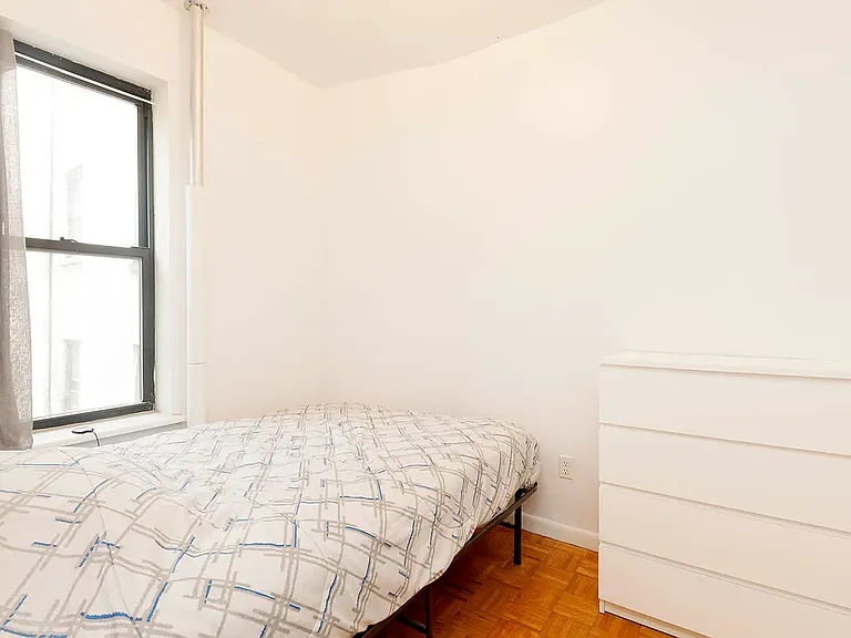 506 E 13th St #15 — Photo 4