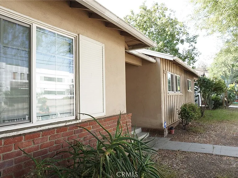 5540 Balboa Blvd — Photo 69