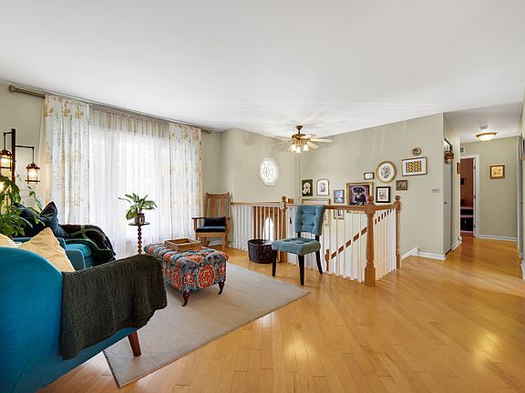 3rd image of 112 S Orchard Dr