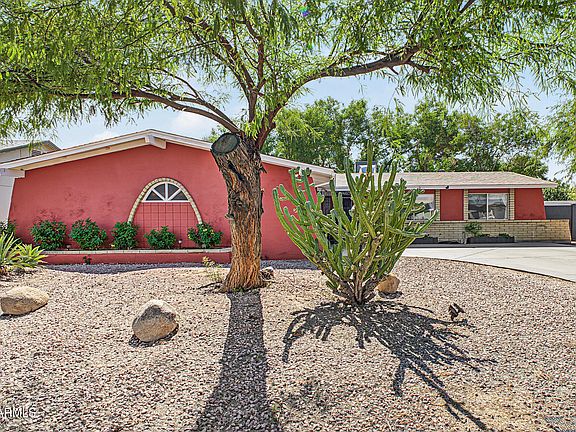 3rd image of 2115 E FREMONT Drive