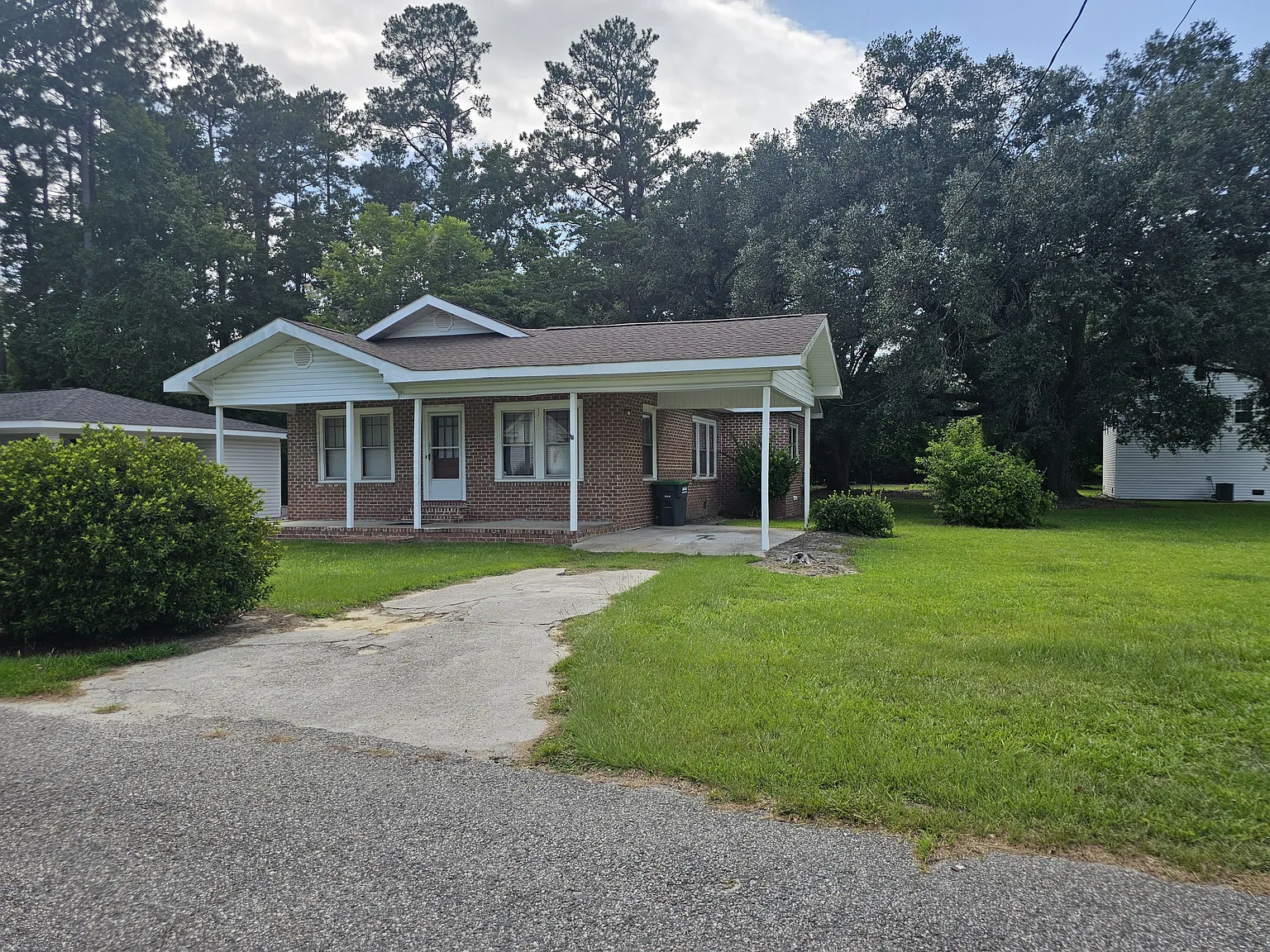 3 bed, 1.5 bath, 1309 sqft, $1,475 — Photo 2