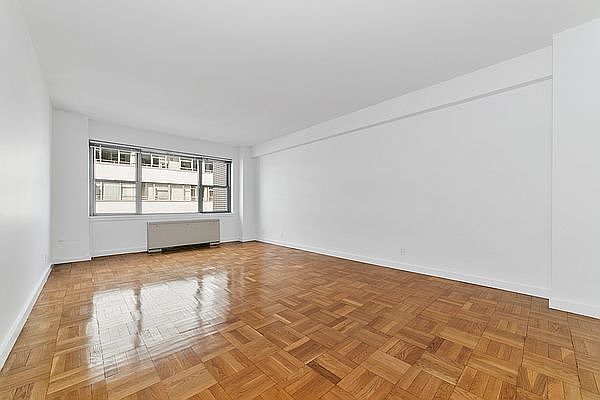 1st image of 210 E 58th St #6G