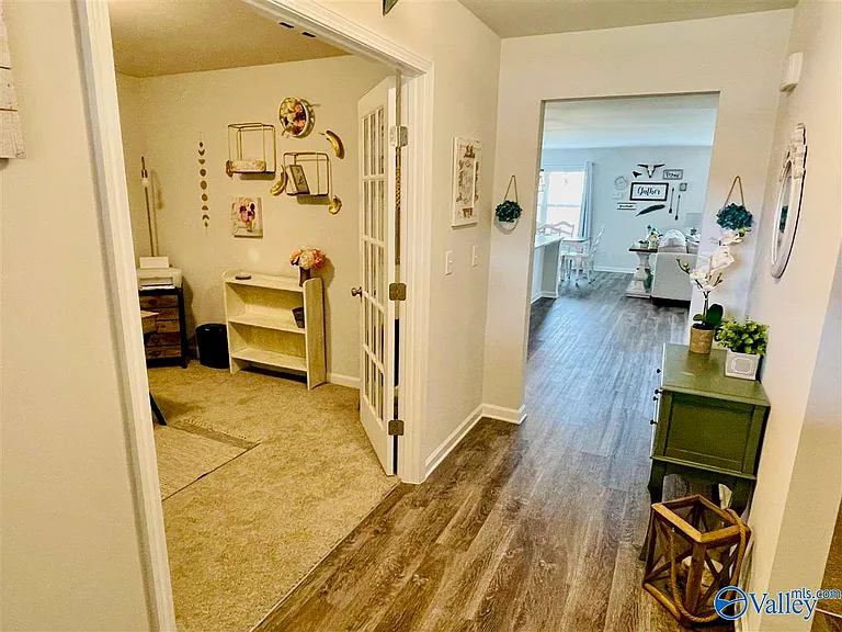 115 Edgestone Dr — Photo 4