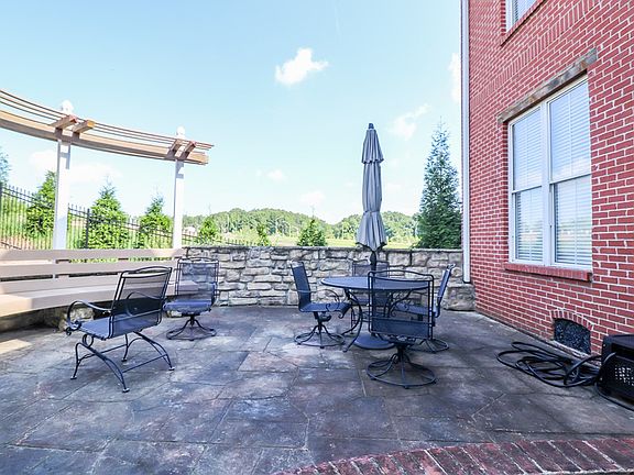 3rd image of 724 Mogridge Ln