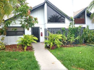 100 Sparrow Dr APT 4, Royal Palm Beach, FL 33411