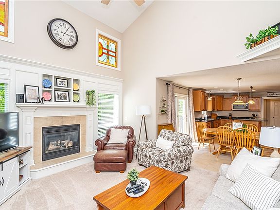 5th image of 2320 SW Woodland Ct