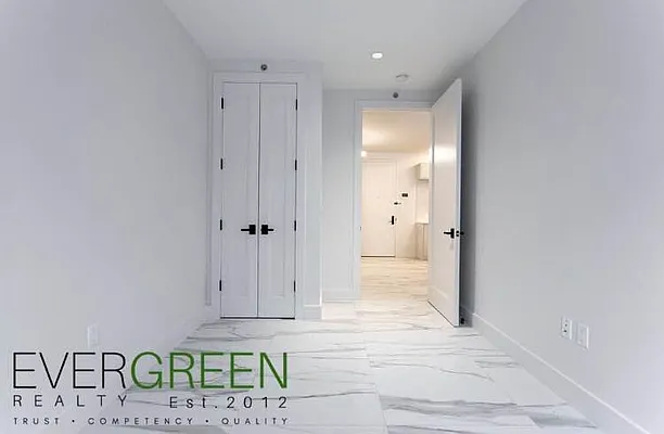 Rented by Evergreen Apartments BK | media 29