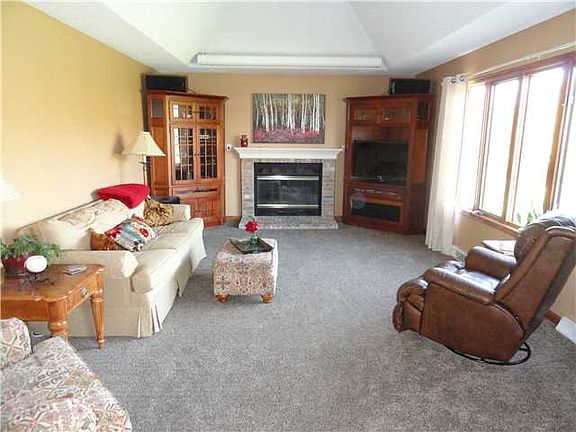 2nd image of 22 Breezewood Dr