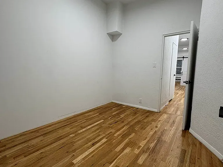 321 E 25th St #1B — Photo 6