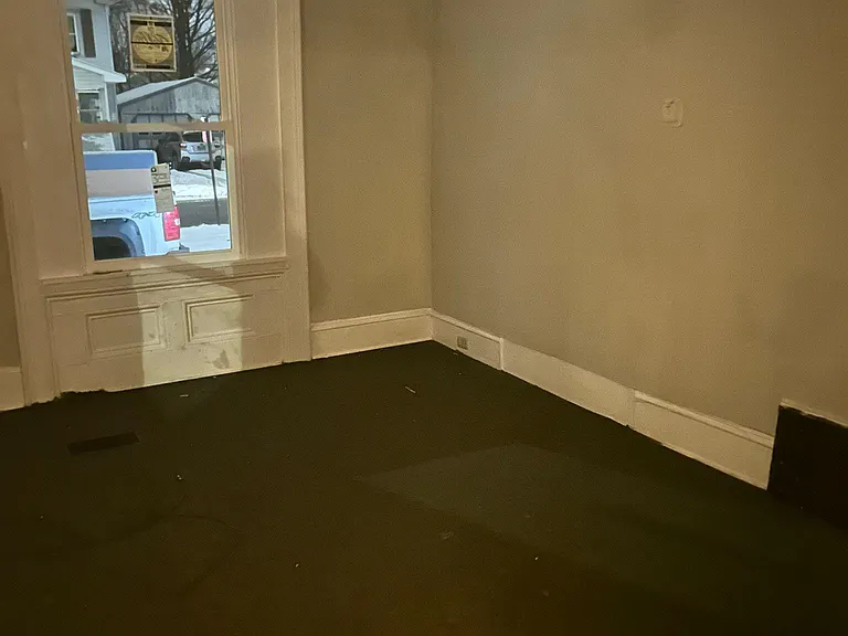 252 W 4th St S — Photo 7