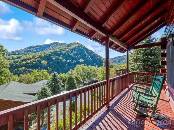 131 Elm Dr, Maggie Valley, NC 28751
