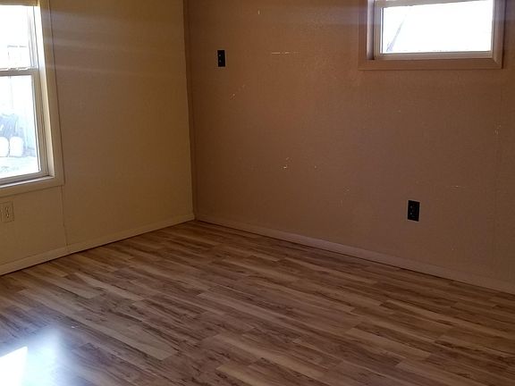 4th image of 2210 Crockett Dr