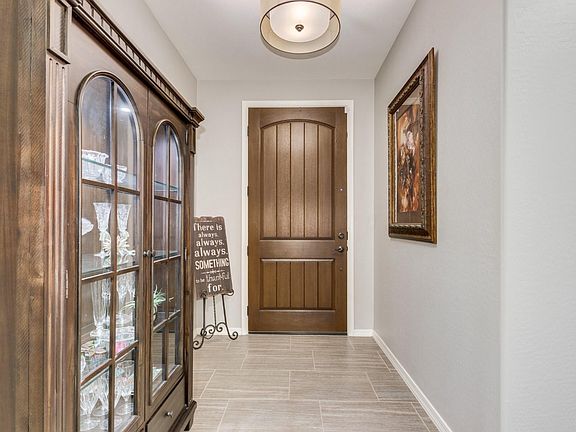 5th image of 277 E Canyon Way