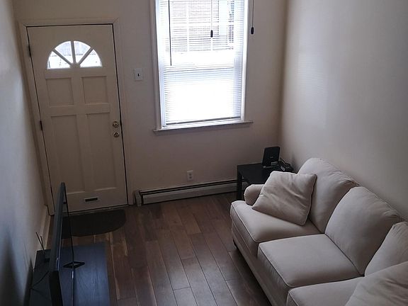 4th image of 2615 E Monmouth St #1/2