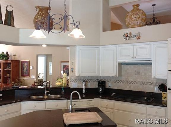 5th image of 4547 N Butternut Ave