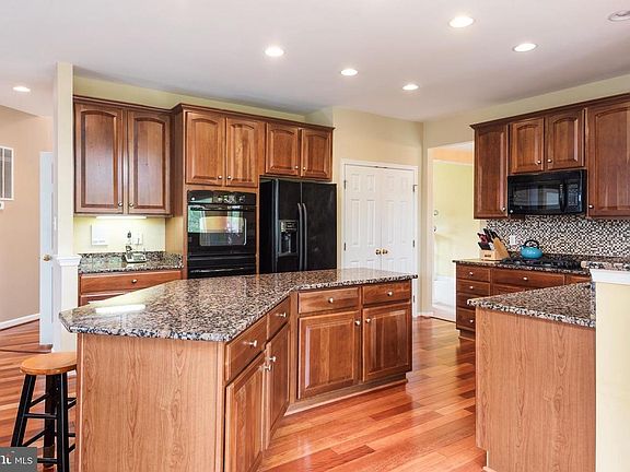 4th image of 9523 Evergreen Cir