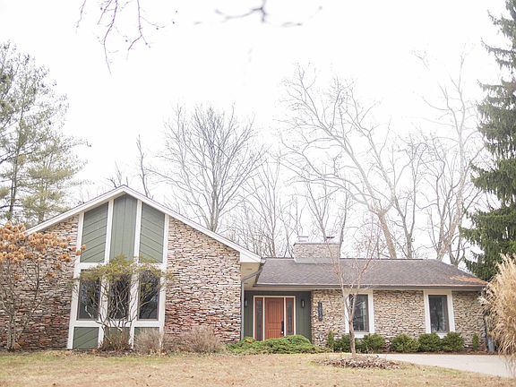 3rd image of 1814 E Greenbriar Ln