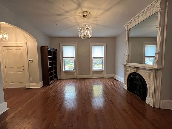 3rd image of 272 Dwight St