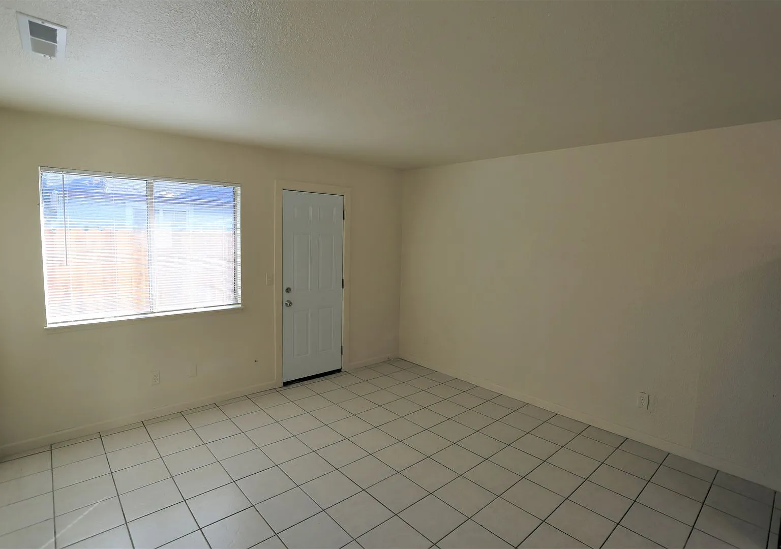 207 G Street — Photo 2