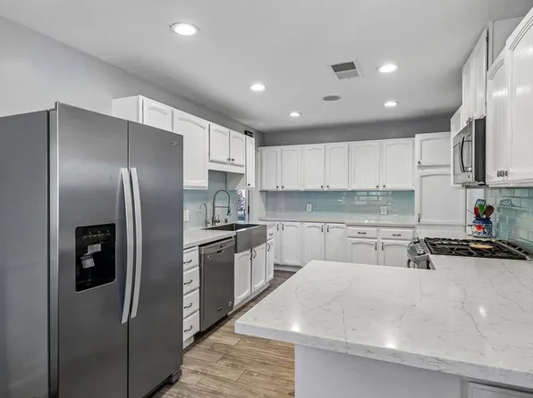 9535 Lakeview Dr, La Mesa, CA 91942