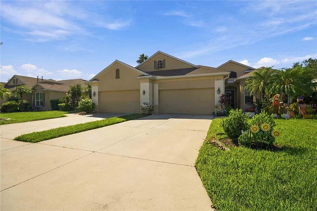 3 bed, 3.0 bath, 1609 sqft, $2,400 — Photo 3