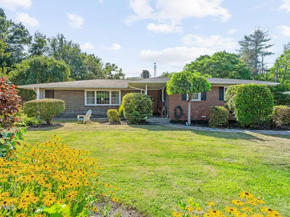 13 Hillcrest Drive, Ravena, NY 12143