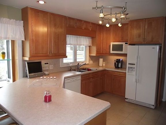 4th image of 3915 Greenview Dr