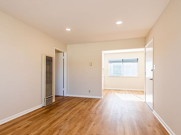 2nd image of 104 Winslow Ct APT 4