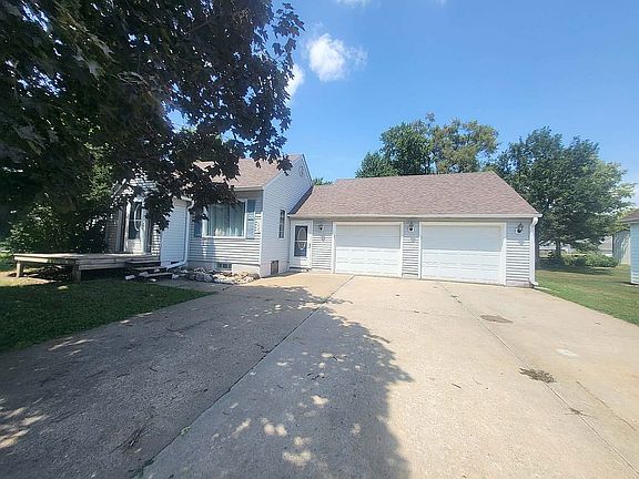 2nd image of 229 W Main St