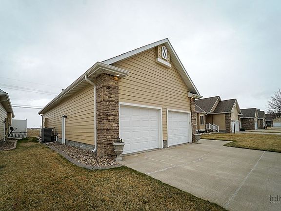 4th image of 411 Rosewood Cir