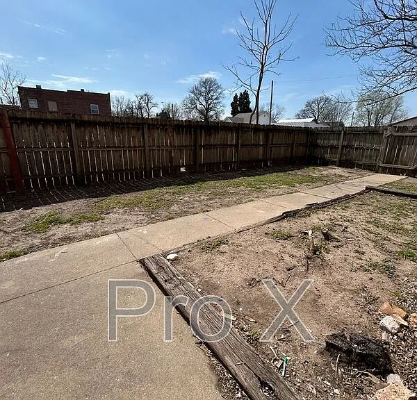 101 S Elm St — Photo 8