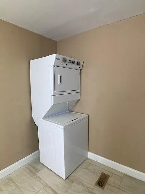 2 bed, 1009 sqft, $770 — Photo 2