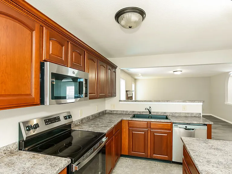 10718 Pavilion Dr — Photo 7