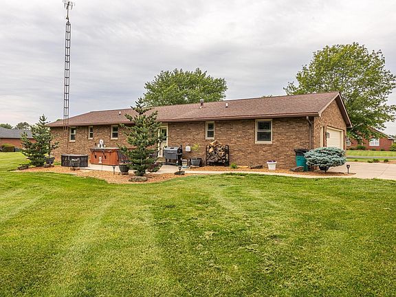 2nd image of 1376 N Hayland Dr