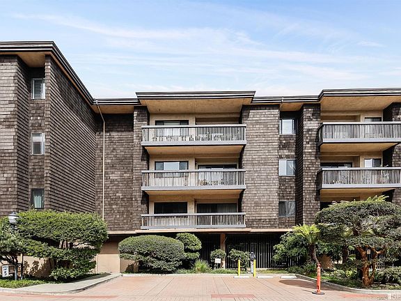4th image of 2770 19th Ave Unit 32