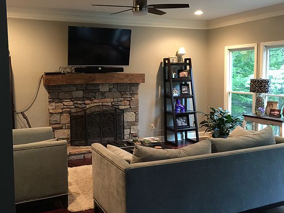 Newly painted main lvl den