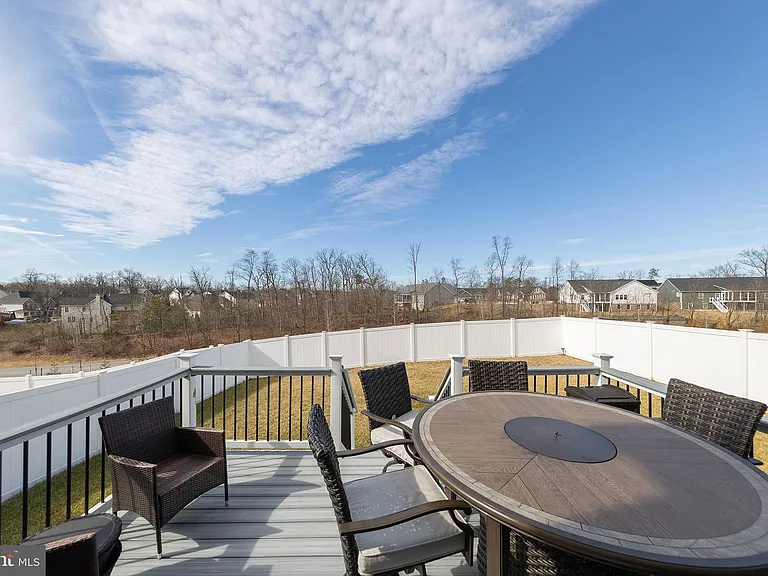124 Lenore Ln — Photo 38
